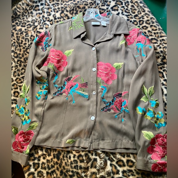 Chico's Tops - Beautiful 🌺 Embroidered SILK floral bird fitted blouse / jacket.